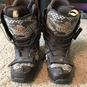 DC Caliber snowboard boots